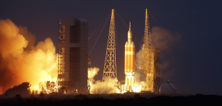 Illustration for article titled NASA's Orion Capsule Makes Perfect Test Landing, Minus A Few Parachutes